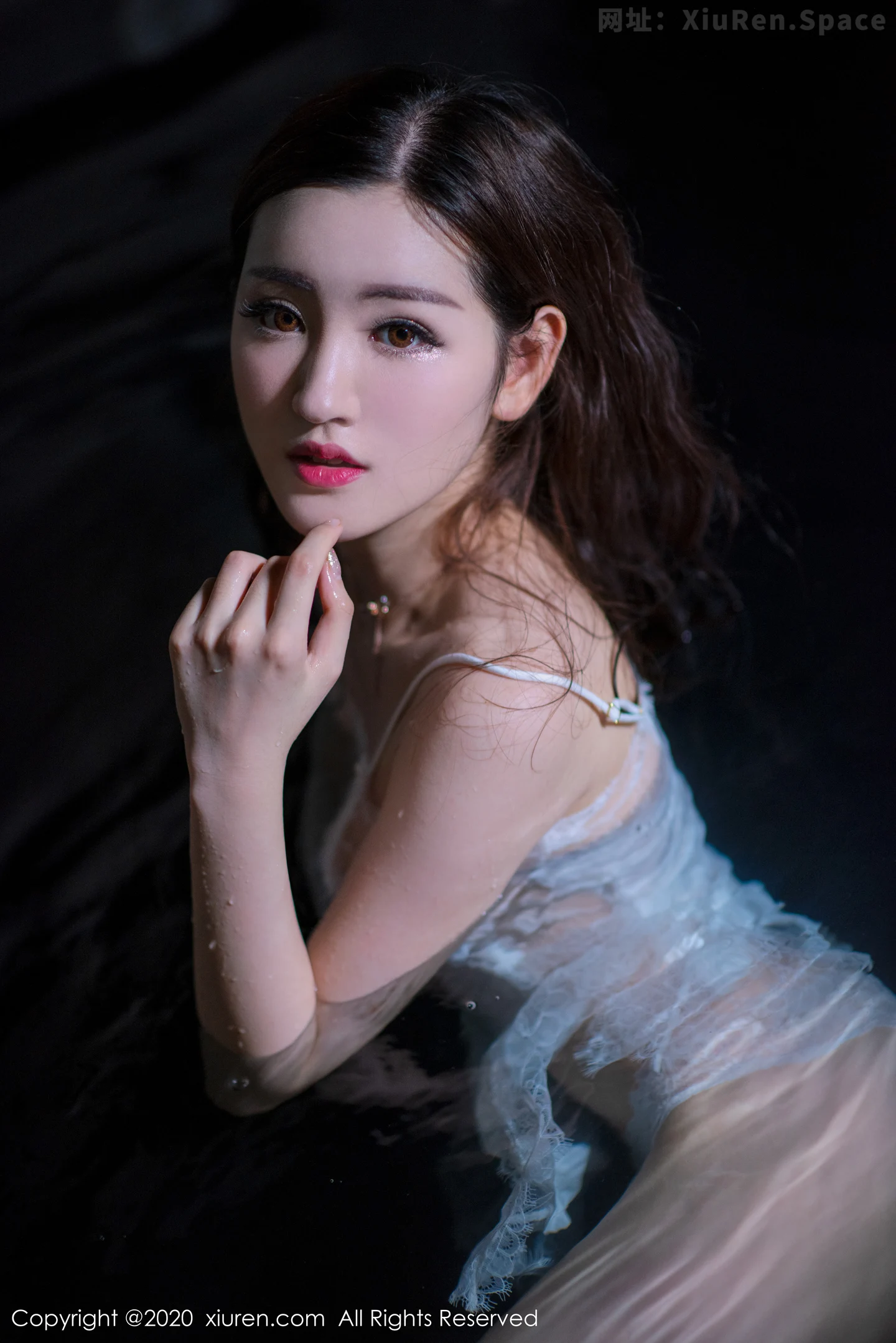 图片[3]-[XiuRen秀人网]VOL.2116 嫩模沈梦瑶私房透视情趣睡衣温泉湿身秀火辣美体极致诱惑写真40P-秀人网官方网站